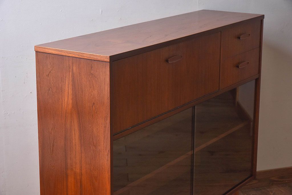 アンティーク家具　AVALON製　チーク材　引き出し付きガラスキャビネット(サイドボード)