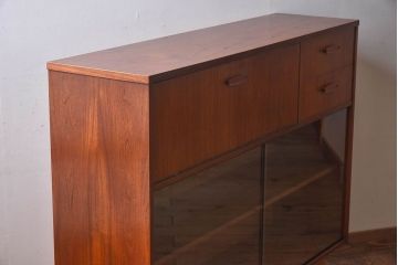 アンティーク家具　AVALON製　チーク材　引き出し付きガラスキャビネット(サイドボード)