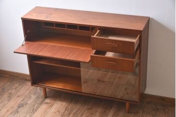 アンティーク家具　AVALON製　チーク材　引き出し付きガラスキャビネット(サイドボード)