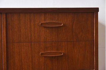 アンティーク家具　AVALON製　チーク材　引き出し付きガラスキャビネット(サイドボード)