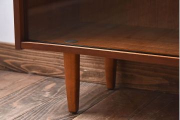 アンティーク家具　AVALON製　チーク材　引き出し付きガラスキャビネット(サイドボード)