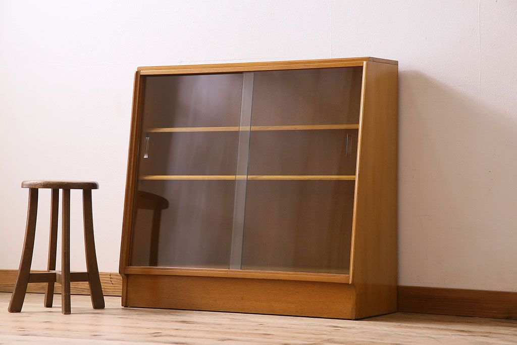 ヴィンテージ家具　北欧ビンテージ　G-PLAN(ジープラン) オーク材製の飾り棚(収納棚、戸棚)