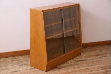 ヴィンテージ家具　北欧ビンテージ　G-PLAN(ジープラン) オーク材製の飾り棚(収納棚、戸棚)