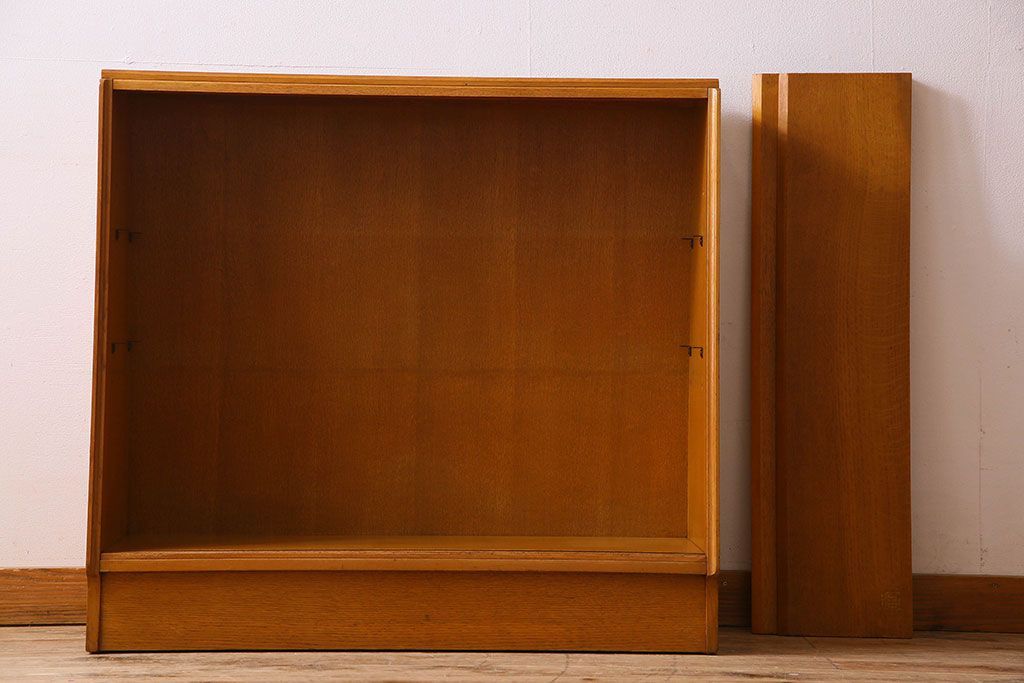 ヴィンテージ家具　北欧ビンテージ　G-PLAN(ジープラン) オーク材製の飾り棚(収納棚、戸棚)