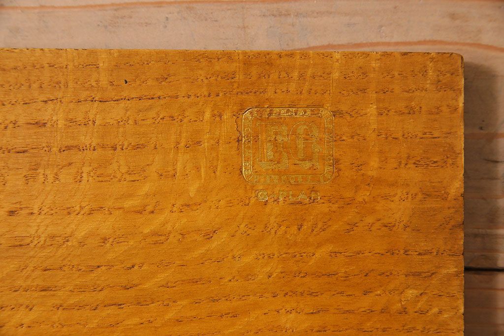 ヴィンテージ家具　北欧ビンテージ　G-PLAN(ジープラン) オーク材製の飾り棚(収納棚、戸棚)