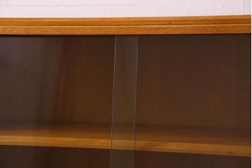 ヴィンテージ家具　北欧ビンテージ　G-PLAN(ジープラン) オーク材製の飾り棚(収納棚、戸棚)