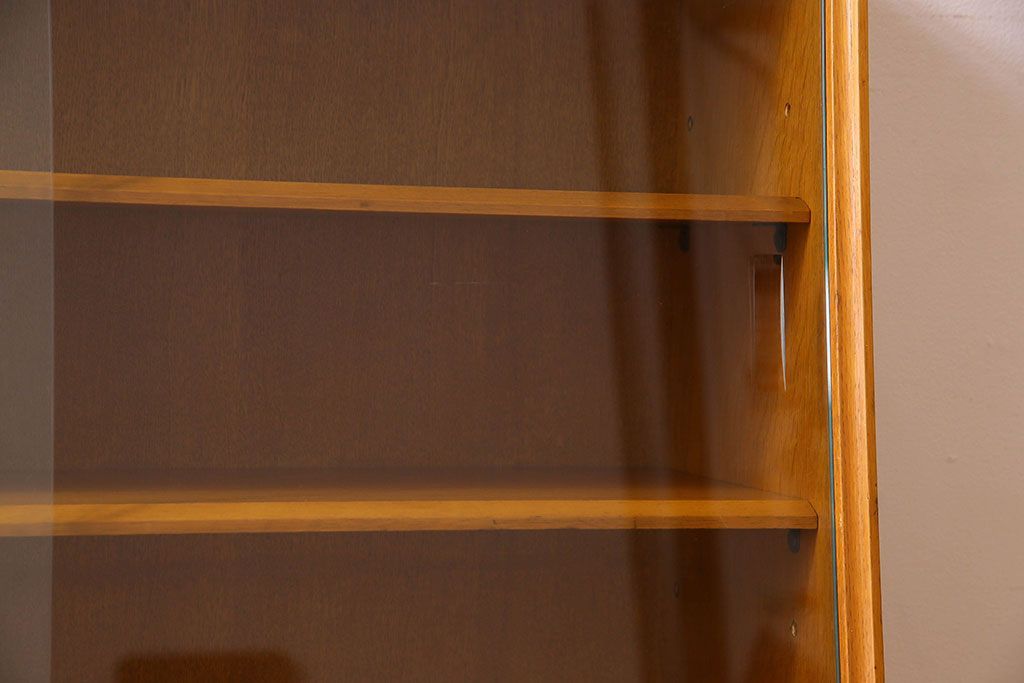 ヴィンテージ家具　北欧ビンテージ　G-PLAN(ジープラン) オーク材製の飾り棚(収納棚、戸棚)