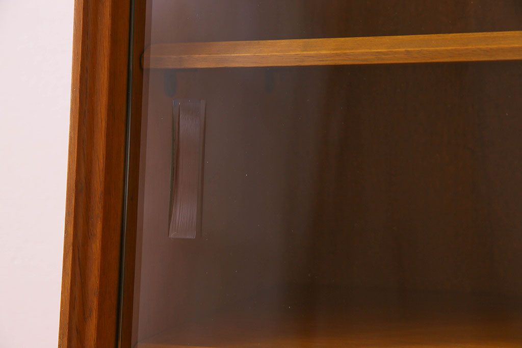 ヴィンテージ家具　北欧ビンテージ　G-PLAN(ジープラン) オーク材製の飾り棚(収納棚、戸棚)