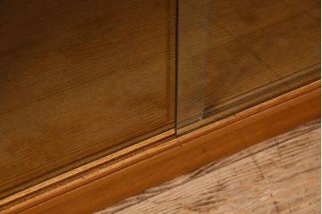 ヴィンテージ家具　北欧ビンテージ　G-PLAN(ジープラン) オーク材製の飾り棚(収納棚、戸棚)