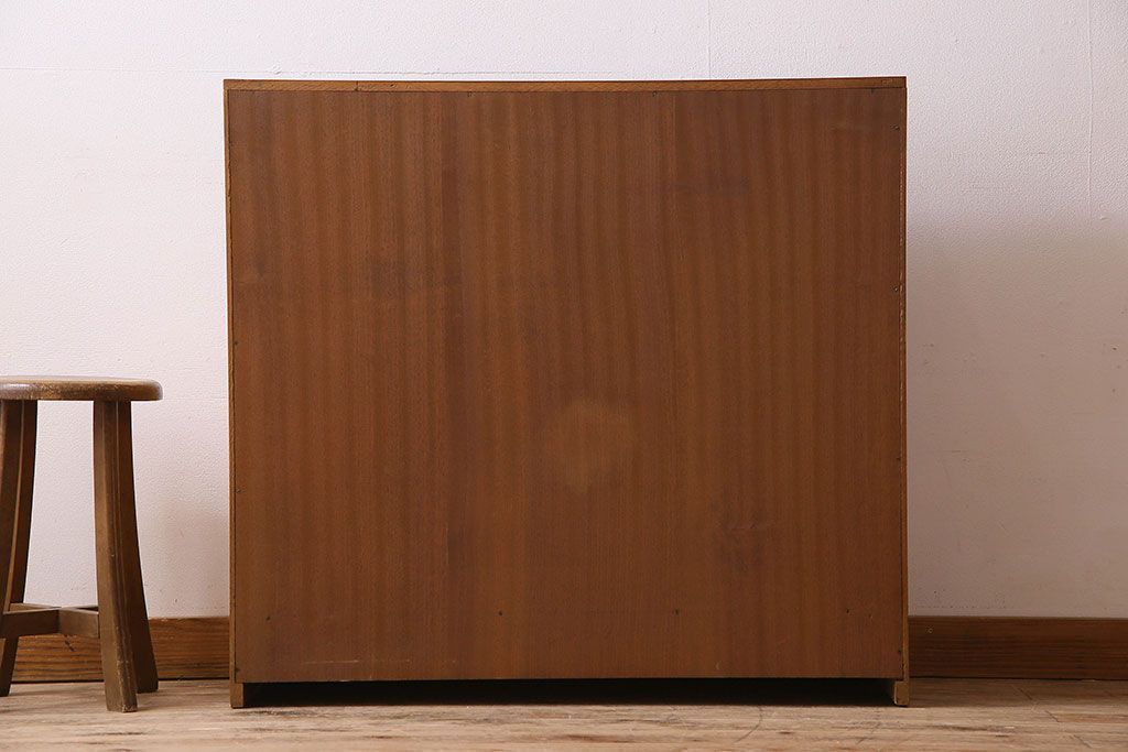 ヴィンテージ家具　北欧ビンテージ　G-PLAN(ジープラン) オーク材製の飾り棚(収納棚、戸棚)