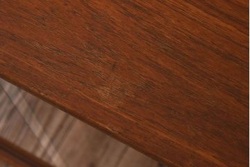 ヴィンテージ家具　イギリスビンテージ　AVALON製　シンプルなデザインのサイドキャビネット(サイドボード)