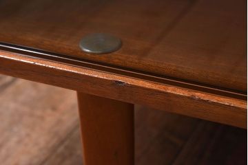 ヴィンテージ家具　イギリスビンテージ　AVALON製　シンプルなデザインのサイドキャビネット(サイドボード)