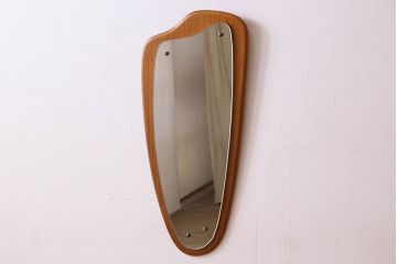 アンティーク雑貨　北欧家具　チーク材製　個性的なデザインの壁掛けミラー(鏡)(1)