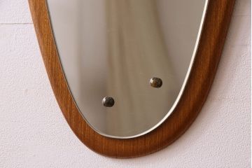 アンティーク雑貨　北欧家具　チーク材製　個性的なデザインの壁掛けミラー(鏡)(1)