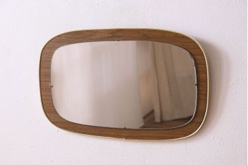 アンティーク雑貨　北欧家具　ウォールナット材製　珍しいデザインの壁掛けミラー(鏡)