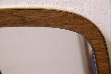 アンティーク雑貨　北欧家具　ウォールナット材製　珍しいデザインの壁掛けミラー(鏡)
