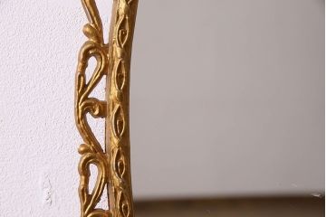 アンティーク雑貨　イギリスビンテージ　レリーフがお洒落な壁掛けミラー(鏡)