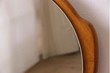 アンティーク雑貨　北欧家具　チーク材製　おしゃれなフレームの壁掛けミラー(鏡)(1)