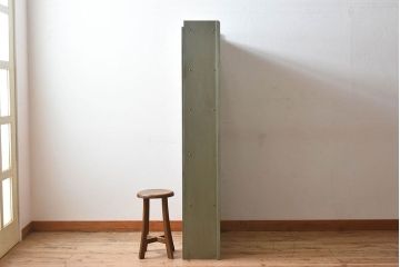 ペイント家具　オリーブグリーンカラーのおしゃれな本箱(ブックケース、収納棚)