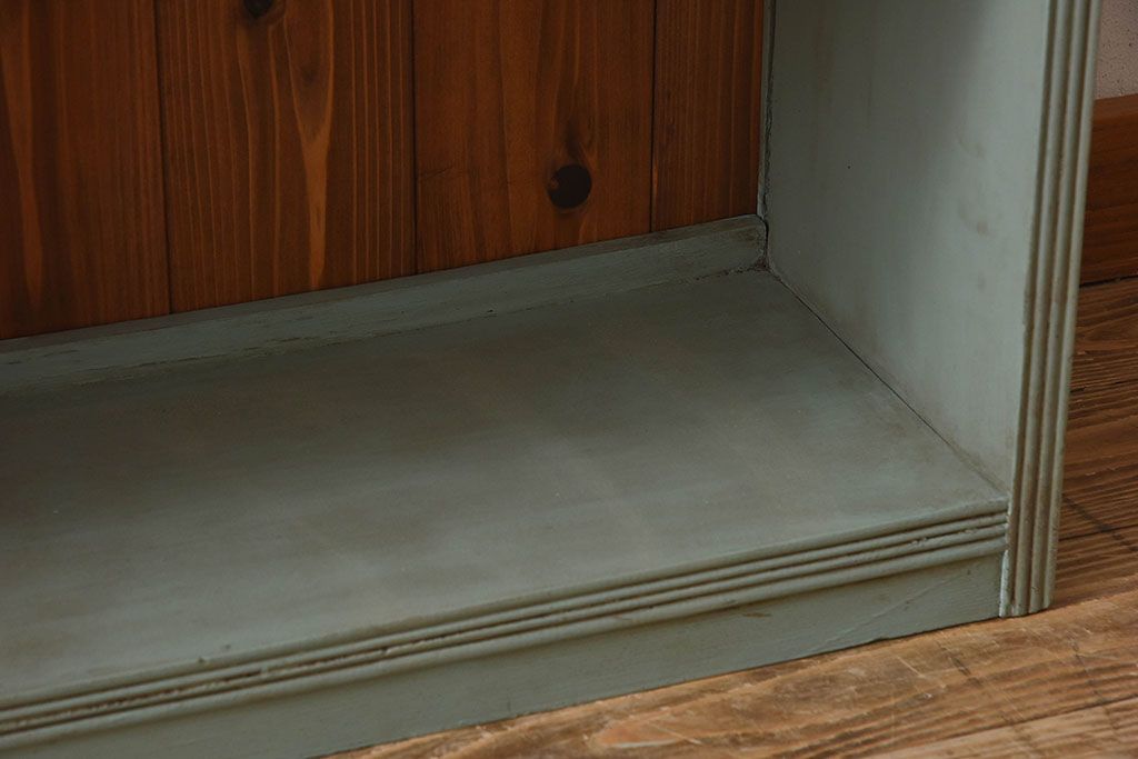 ペイント家具　オリーブグリーンカラーのおしゃれな本箱(ブックケース、収納棚)