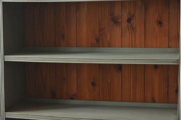 ペイント家具　オリーブグリーンカラーのおしゃれな本箱(ブックケース、収納棚)