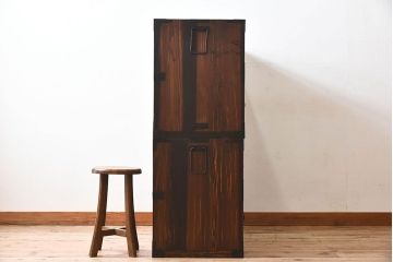 アンティーク家具　和製アンティーク　桐材製　大振りな重ね二本松箪笥(衣装箪笥、桐箪笥、桐たんす)