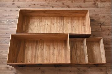 アンティーク家具　和製アンティーク　桐材製　大振りな重ね二本松箪笥(衣装箪笥、桐箪笥、桐たんす)