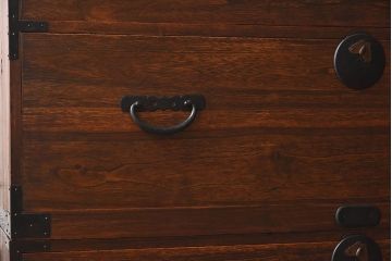 アンティーク家具　和製アンティーク　桐材製　大振りな重ね二本松箪笥(衣装箪笥、桐箪笥、桐たんす)