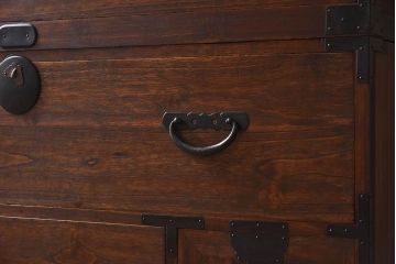 アンティーク家具　和製アンティーク　桐材製　大振りな重ね二本松箪笥(衣装箪笥、桐箪笥、桐たんす)