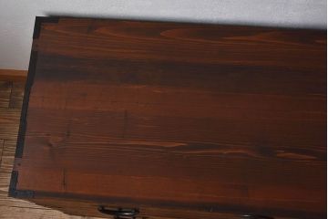 アンティーク家具　和製アンティーク　桐材製　大振りな重ね二本松箪笥(衣装箪笥、桐箪笥、桐たんす)