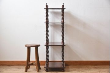 アンティーク家具　イギリスアンティーク　マホガニー材が美しい小振りのシェルフ(飾り棚)