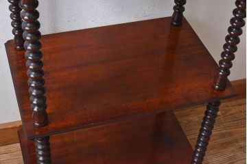 アンティーク家具　イギリスアンティーク　マホガニー材が美しい小振りのシェルフ(飾り棚)