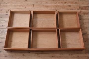 ヴィンテージ家具　北欧ビンテージ　チーク材　Austinsuite(オースティンスイーツ)製の小振りなサイドボード(引き出し、チェスト)