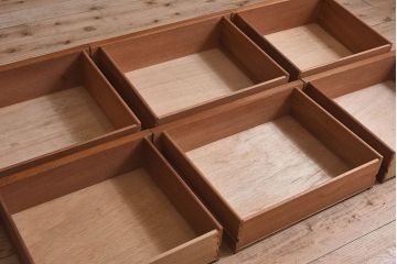 ヴィンテージ家具　北欧ビンテージ　チーク材　Austinsuite(オースティンスイーツ)製の小振りなサイドボード(引き出し、チェスト)