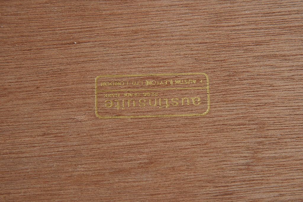 ヴィンテージ家具　北欧ビンテージ　チーク材　Austinsuite(オースティンスイーツ)製の小振りなサイドボード(引き出し、チェスト)