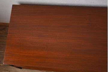 ヴィンテージ家具　北欧ビンテージ　チーク材　Austinsuite(オースティンスイーツ)製の小振りなサイドボード(引き出し、チェスト)