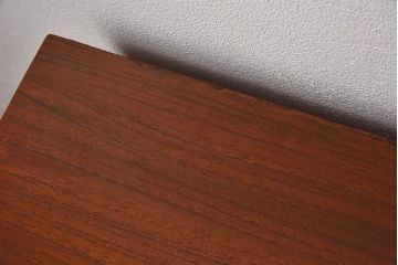 ヴィンテージ家具　北欧ビンテージ　チーク材　Austinsuite(オースティンスイーツ)製の小振りなサイドボード(引き出し、チェスト)