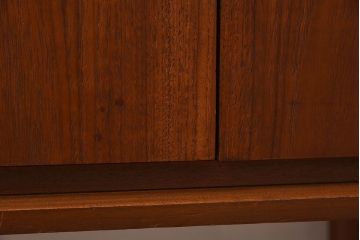 ヴィンテージ家具　北欧ビンテージ　チーク材　Austinsuite(オースティンスイーツ)製の小振りなサイドボード(引き出し、チェスト)