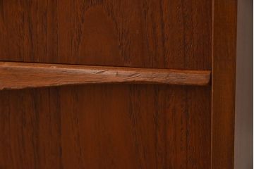 ヴィンテージ家具　北欧ビンテージ　チーク材　Austinsuite(オースティンスイーツ)製の小振りなサイドボード(引き出し、チェスト)