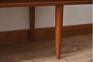 ヴィンテージ家具　北欧ビンテージ　チーク材　Austinsuite(オースティンスイーツ)製の小振りなサイドボード(引き出し、チェスト)