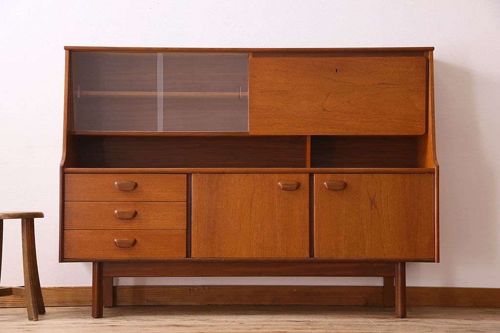 北欧家具　チーク材製のサイドーボード(サイドキャビネット)