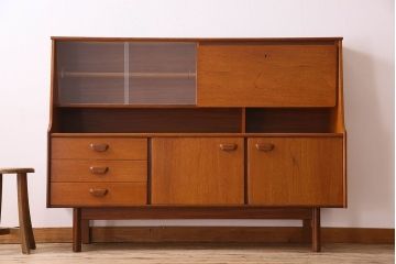 北欧家具　チーク材製のサイドーボード(サイドキャビネット)