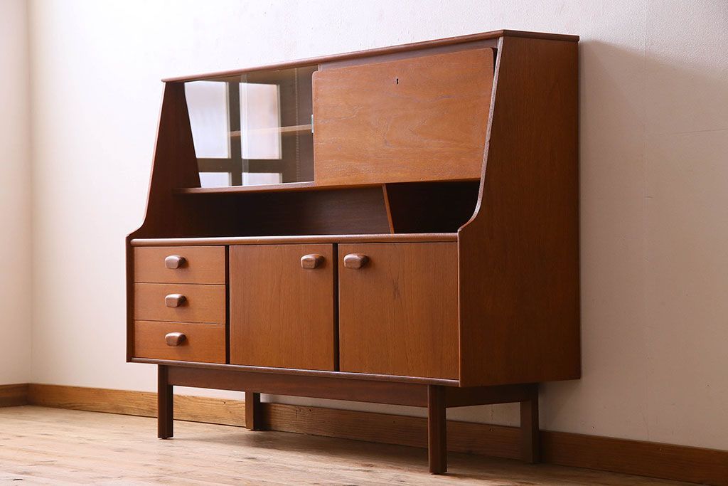 北欧家具　チーク材製のサイドーボード(サイドキャビネット)