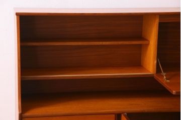 北欧家具　チーク材製のサイドーボード(サイドキャビネット)