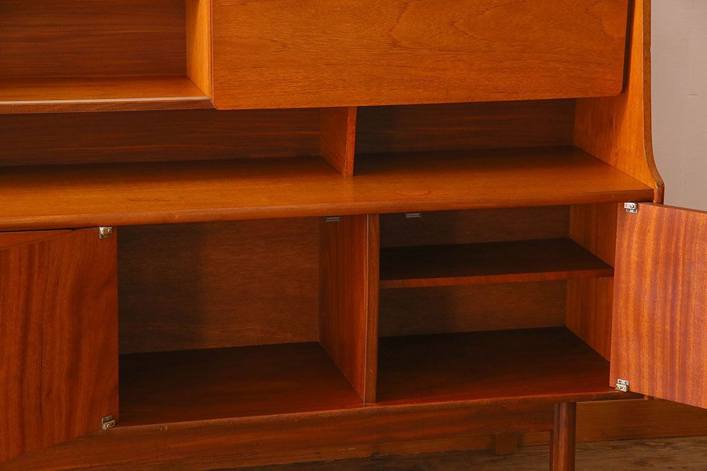 北欧家具　チーク材製のサイドーボード(サイドキャビネット)