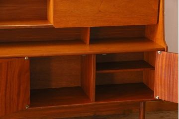 北欧家具　チーク材製のサイドーボード(サイドキャビネット)