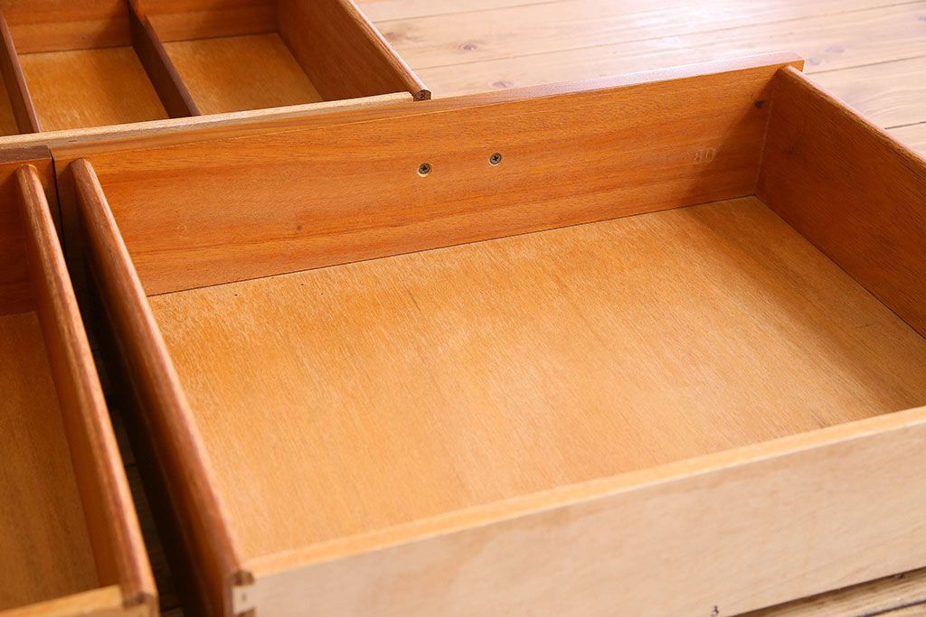 北欧家具　チーク材製のサイドーボード(サイドキャビネット)