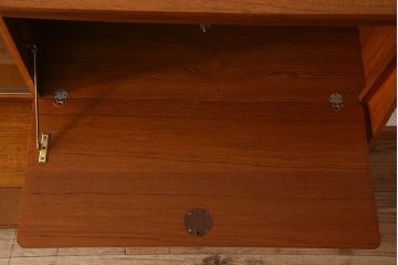 北欧家具　チーク材製のサイドーボード(サイドキャビネット)