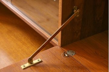 北欧家具　チーク材製のサイドーボード(サイドキャビネット)