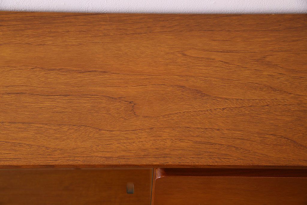 北欧家具　チーク材製のサイドーボード(サイドキャビネット)